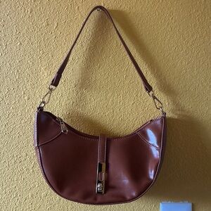 Chic Tan Leather Shoulder Bag